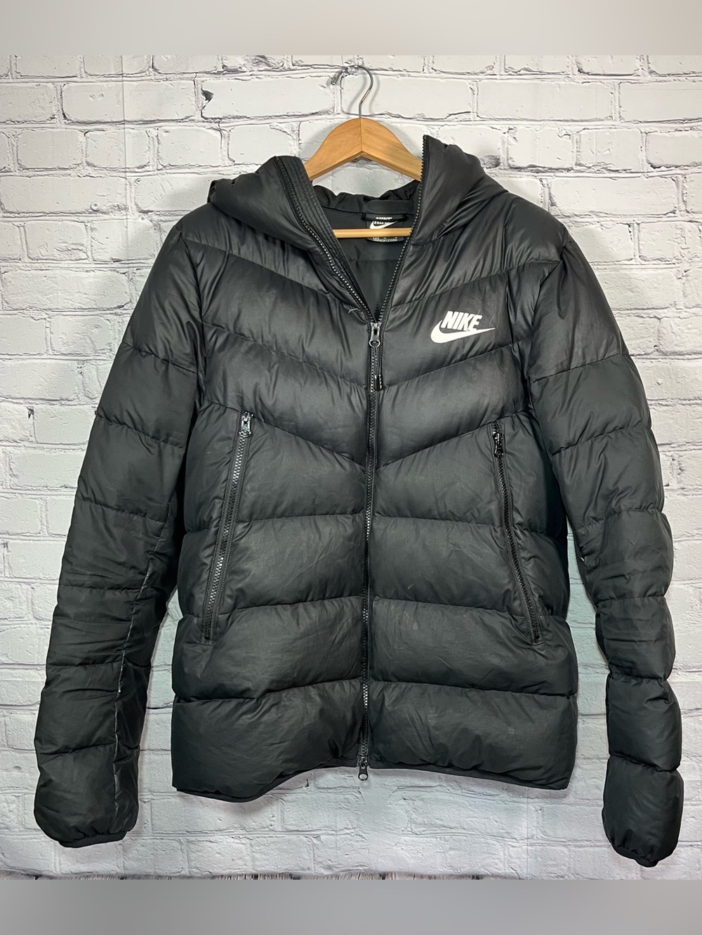 Nike Sportswear Down Fill Puffer Jacket Mens Size Medium Black Hooded 75% Down